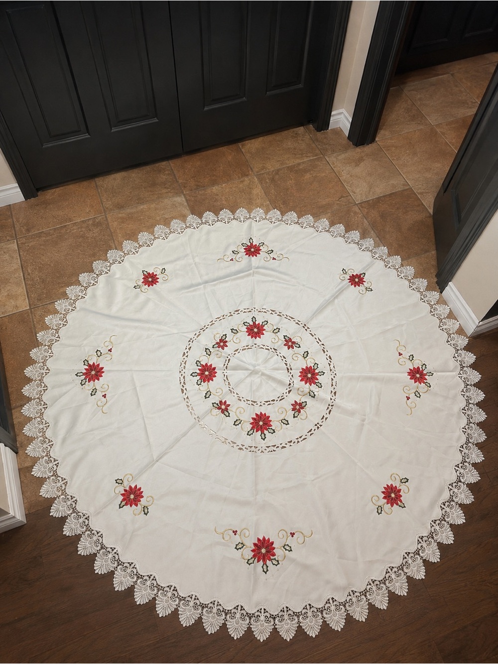 Vintage Christmas Poinsettia Tablecloth 70” Round | Satin Look Embroidered